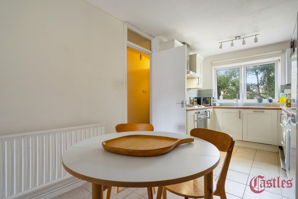 Property photo 3 of 20 Kitchen