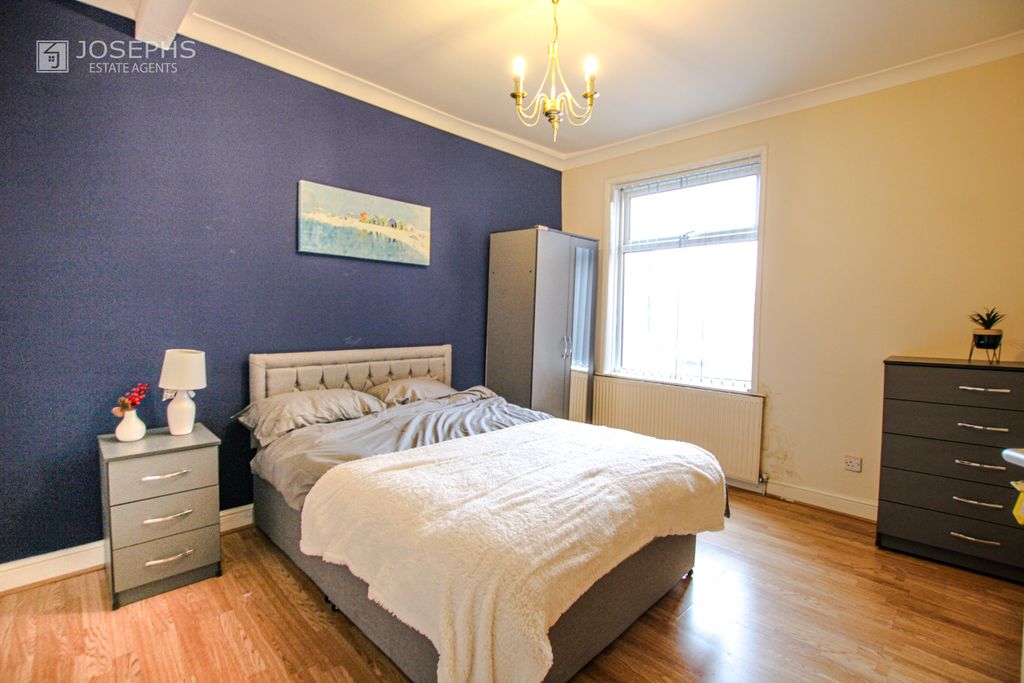 Property photo 1 of 4