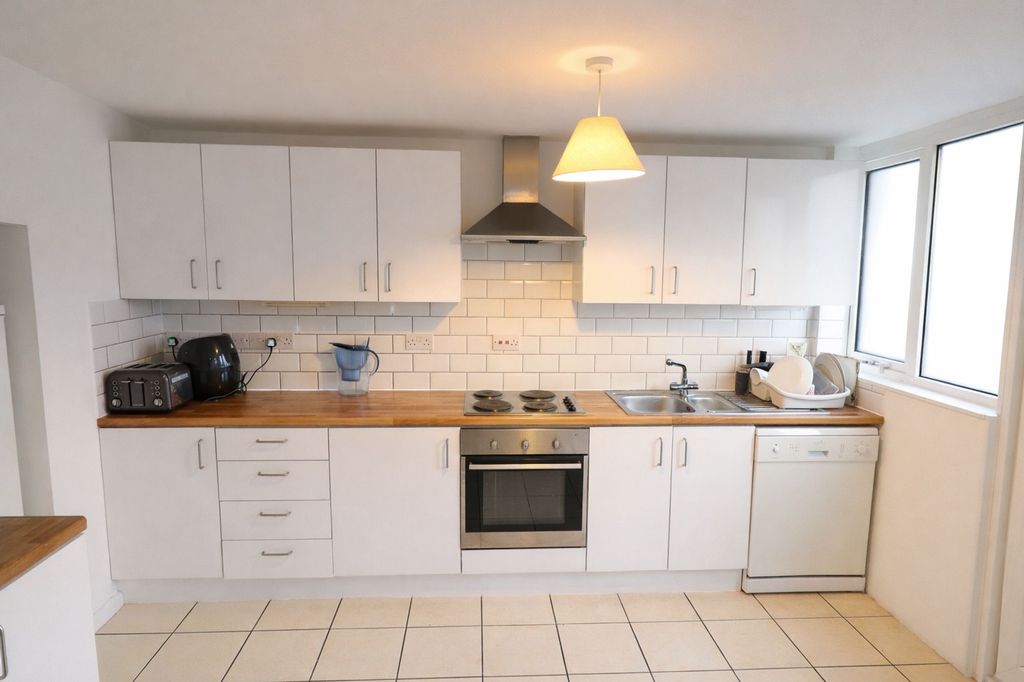 Property photo 3 of 5