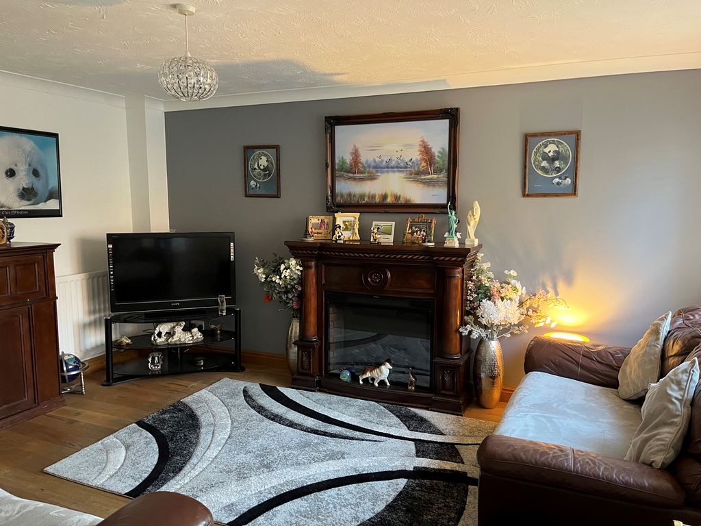 Property photo 2 of 19 6