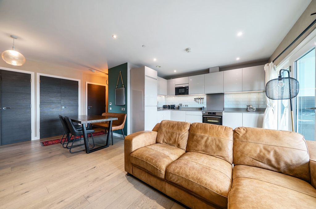 Property photo 1 of 15 1318589-7-686E7B6...