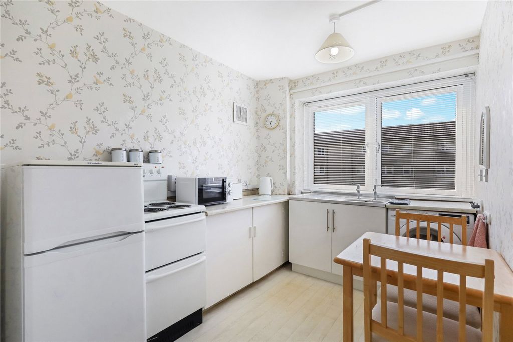 Property photo 3 of 16 Kitchen