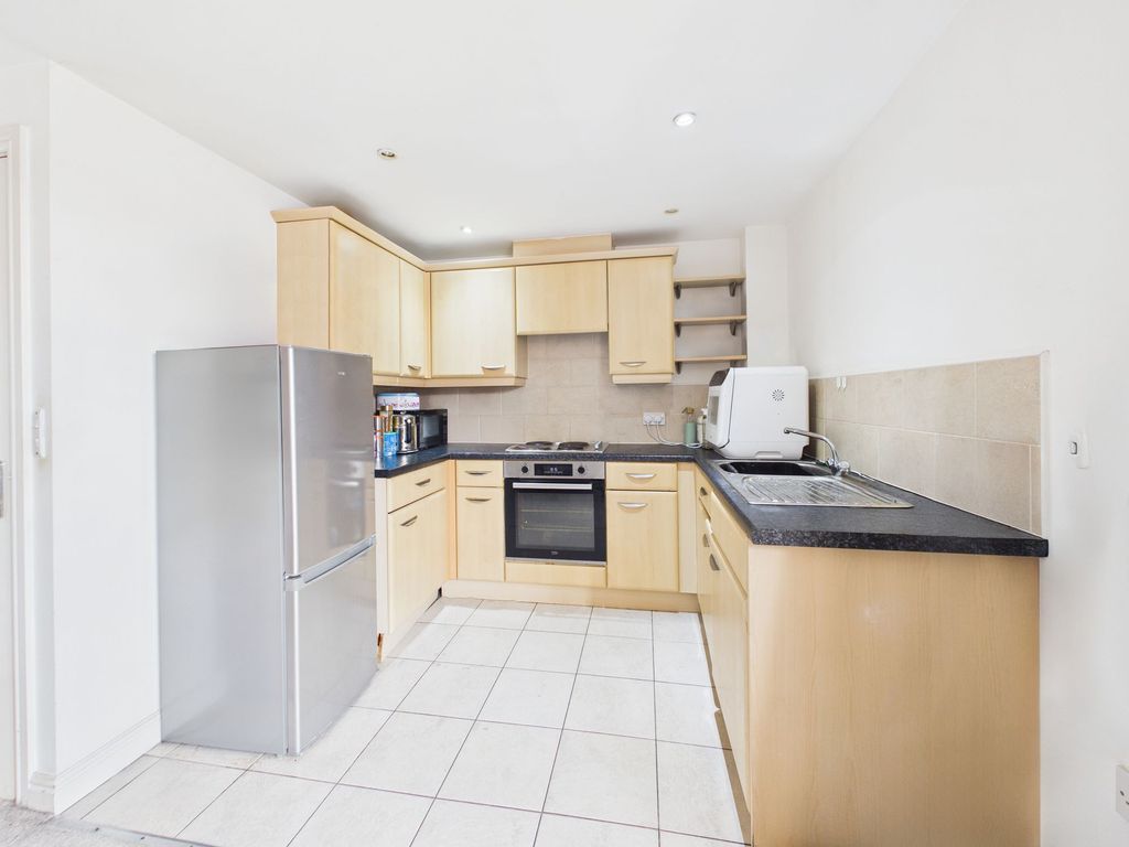 Property photo 3 of 11 Kitchen