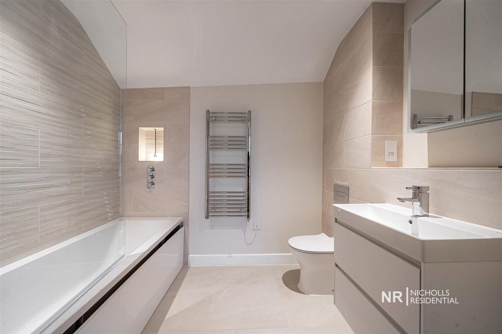 Property photo 3 of 9 Bathroom