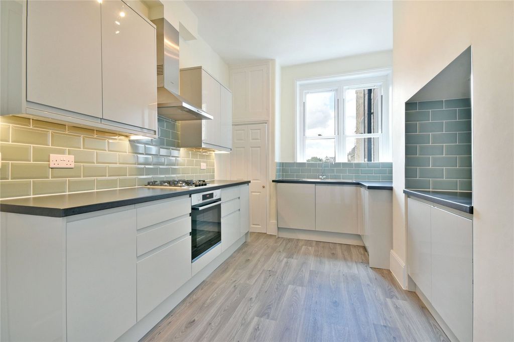 Property photo 2 of 15 Picture No. 14