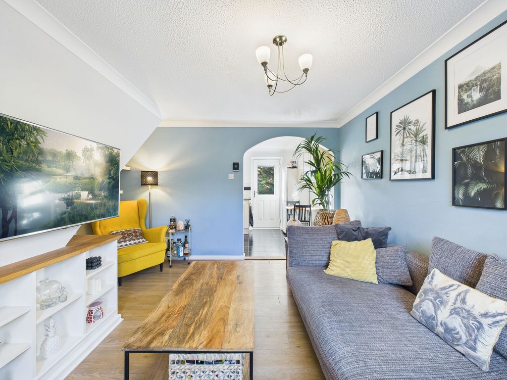 Property photo 3 of 13 Lounge