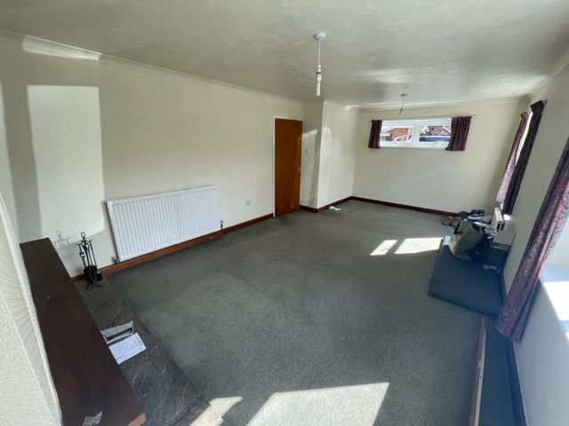 Property photo 2 of 11 Living Room