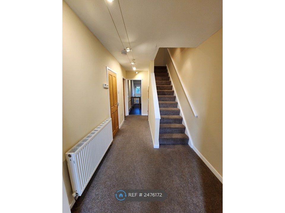 Property photo 1 of 10 Spacious Downstairs Hallway