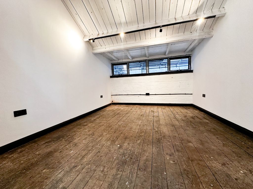 Property photo 1 of 3