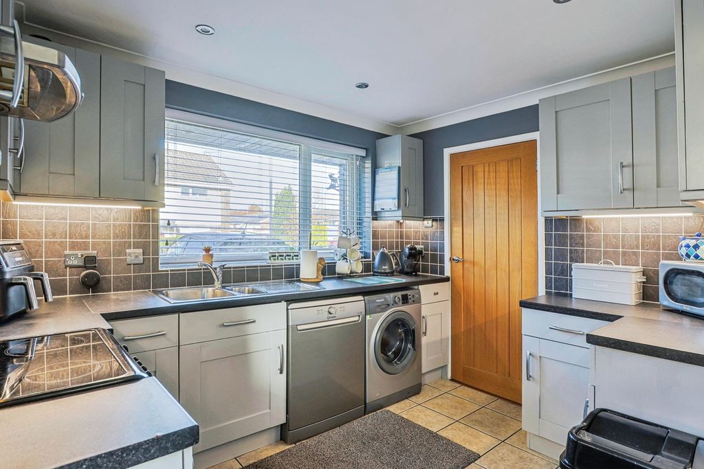 Property photo 2 of 17 Kitchen