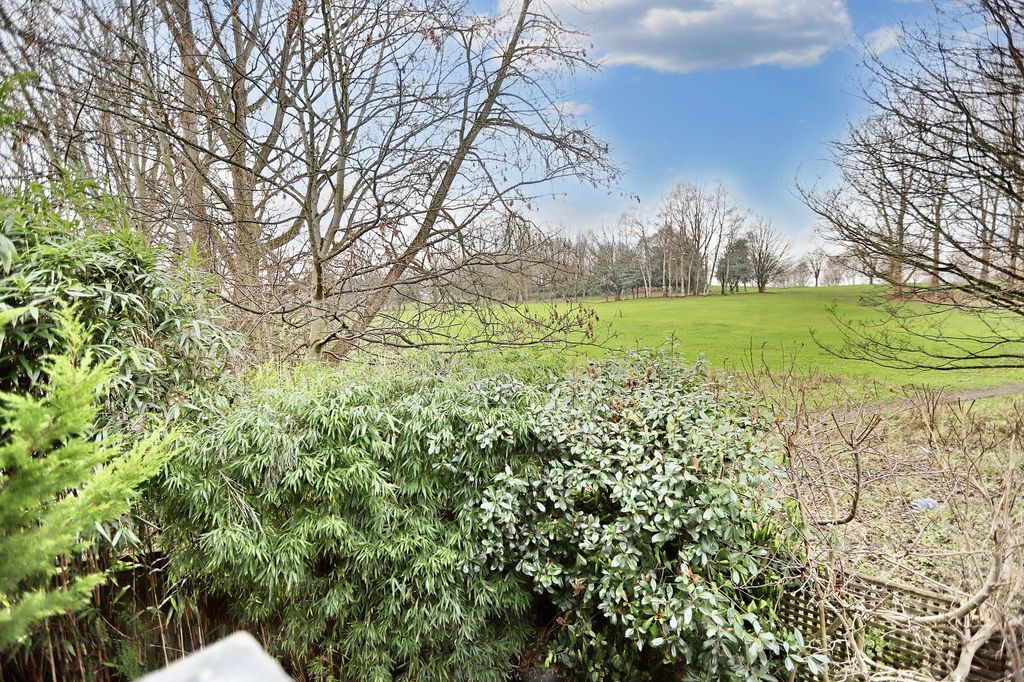 Property photo 3 of 27