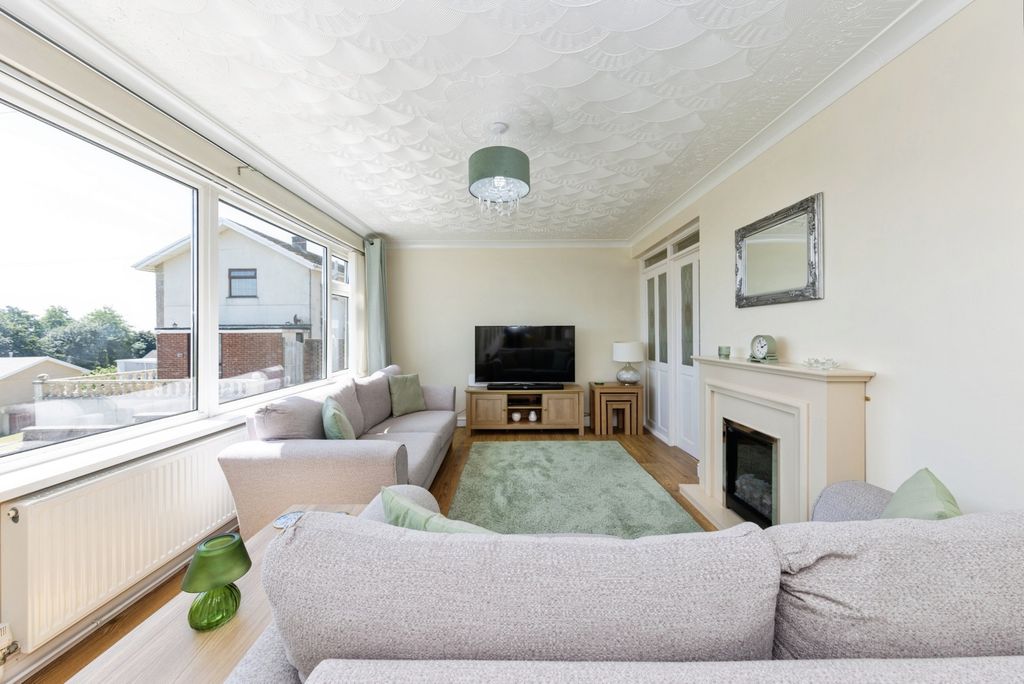 Property photo 3 of 18 Pbox-Img.Jpg