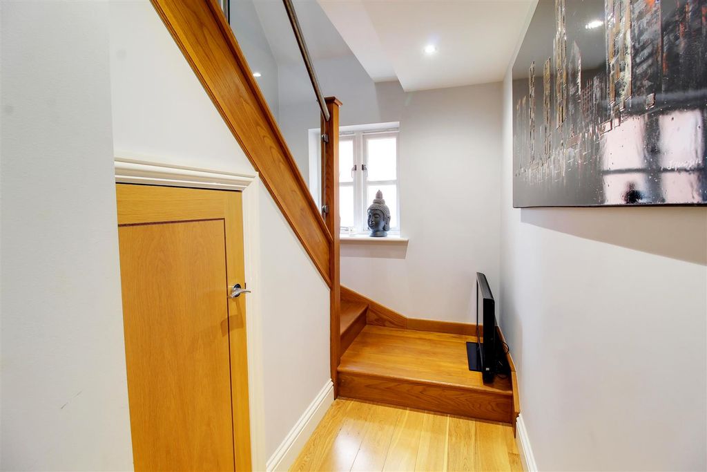 Additional image 14 of 3 bed flat for saleBluebridge Road, Brookmans Park AL9