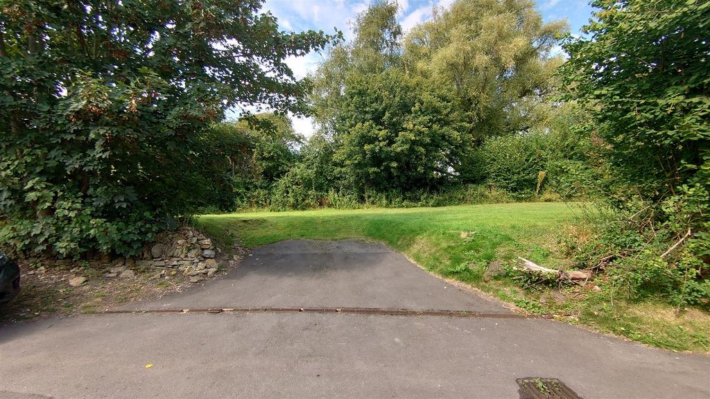 Property photo 3 of 11 Entrance