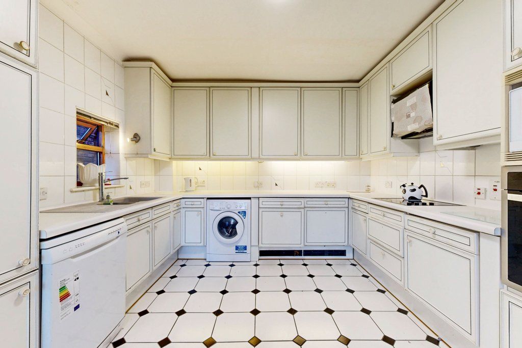 Property photo 2 of 17 Picture No. 16