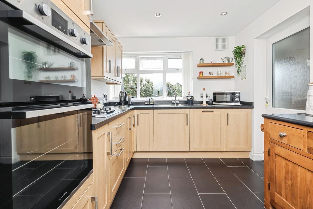 Property photo 2 of 25 Pbox-Img.Jpg