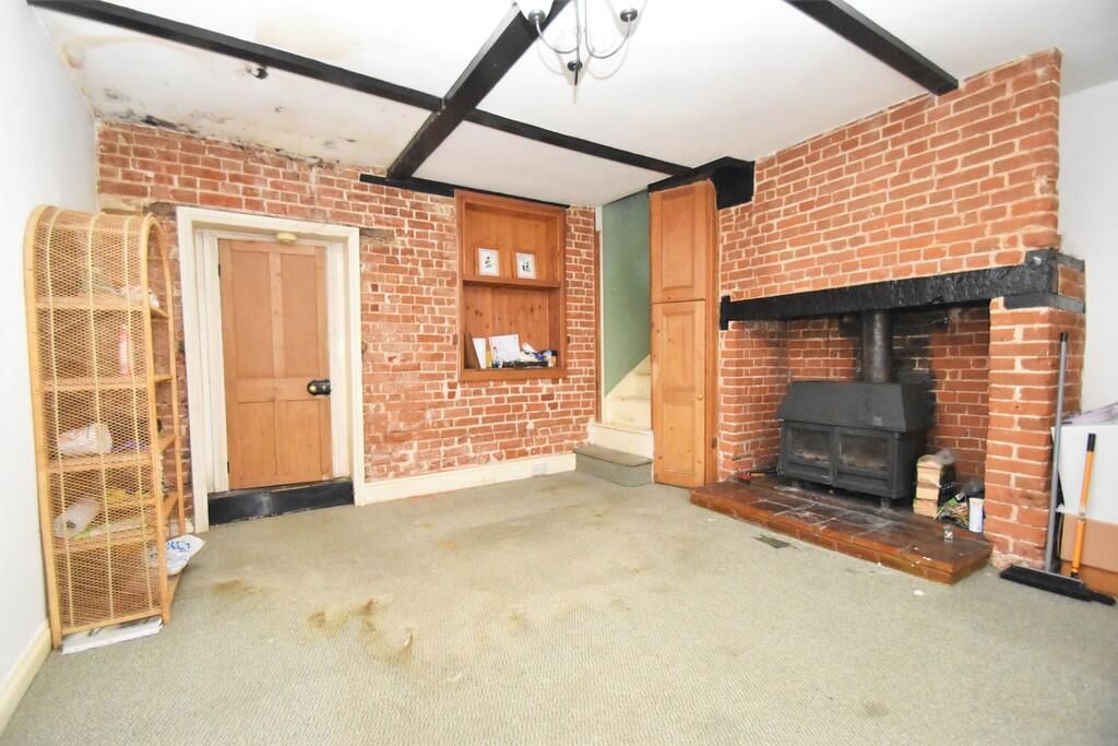 Property photo 2 of 8