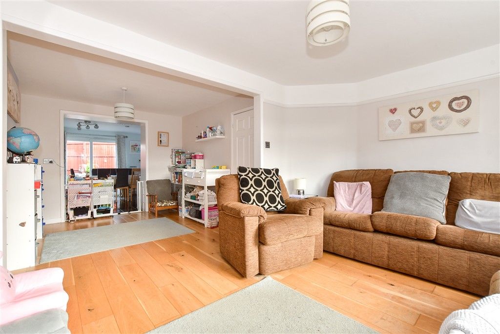 Property photo 3 of 13 Lounge