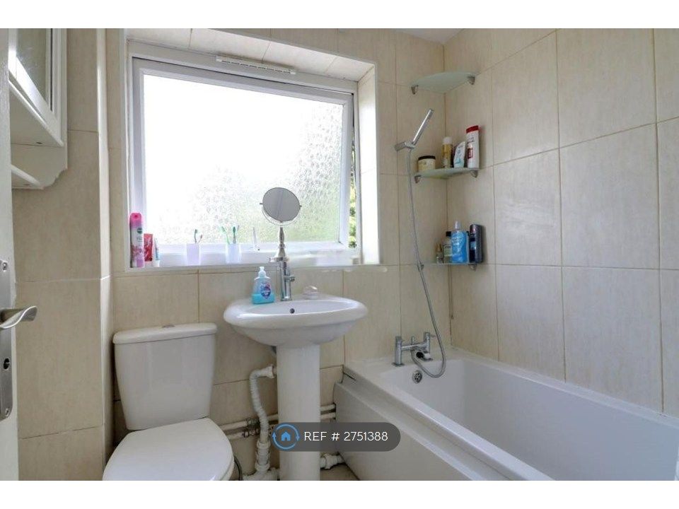 Property photo 3 of 7 Bathroom