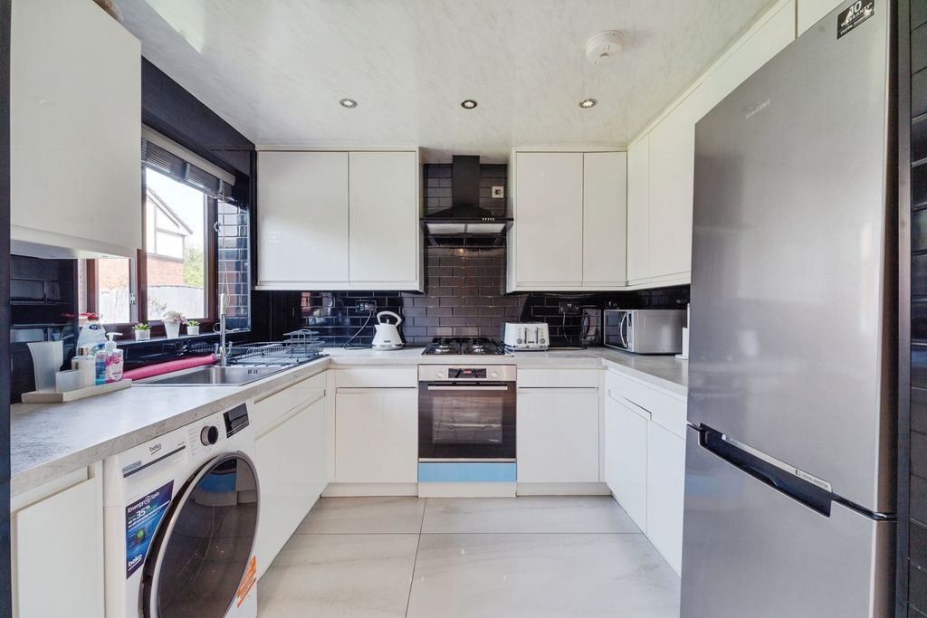 Property photo 3 of 18 Pbox-Img.Jpg