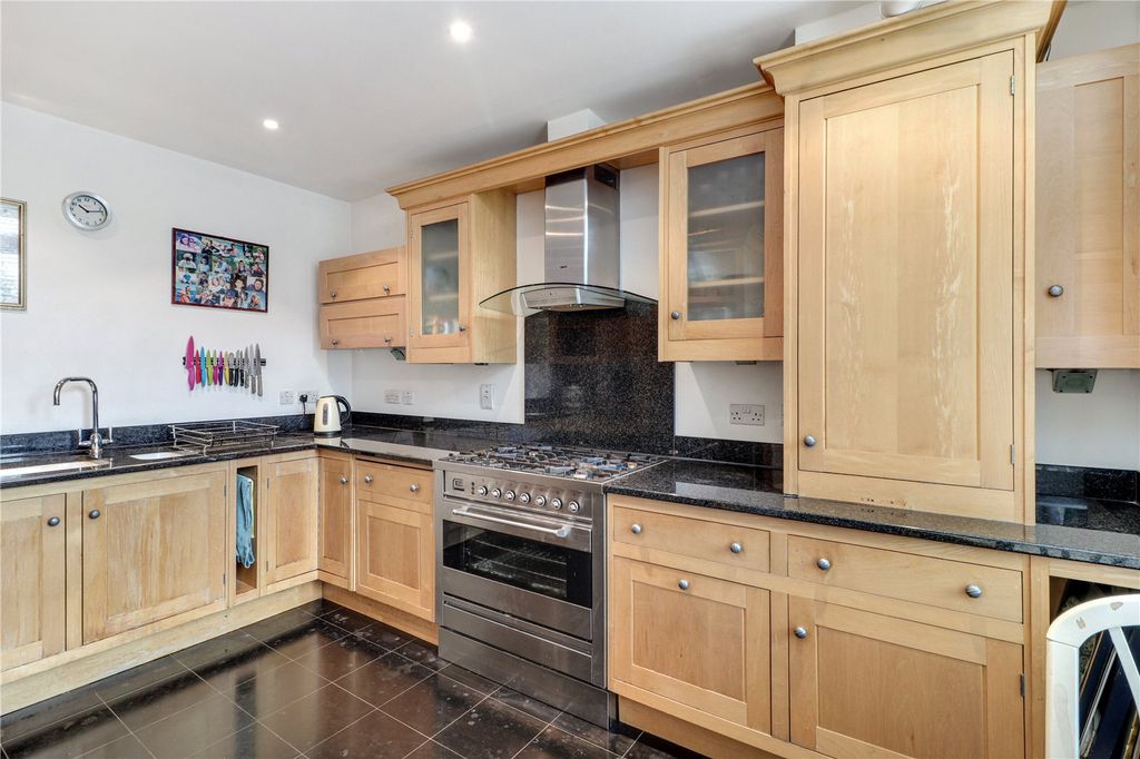 Property photo 2 of 8 Kitchen