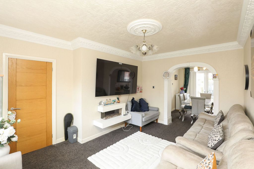 Property photo 3 of 23