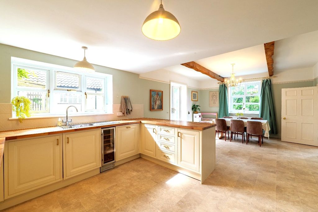 Property photo 3 of 25 5219395