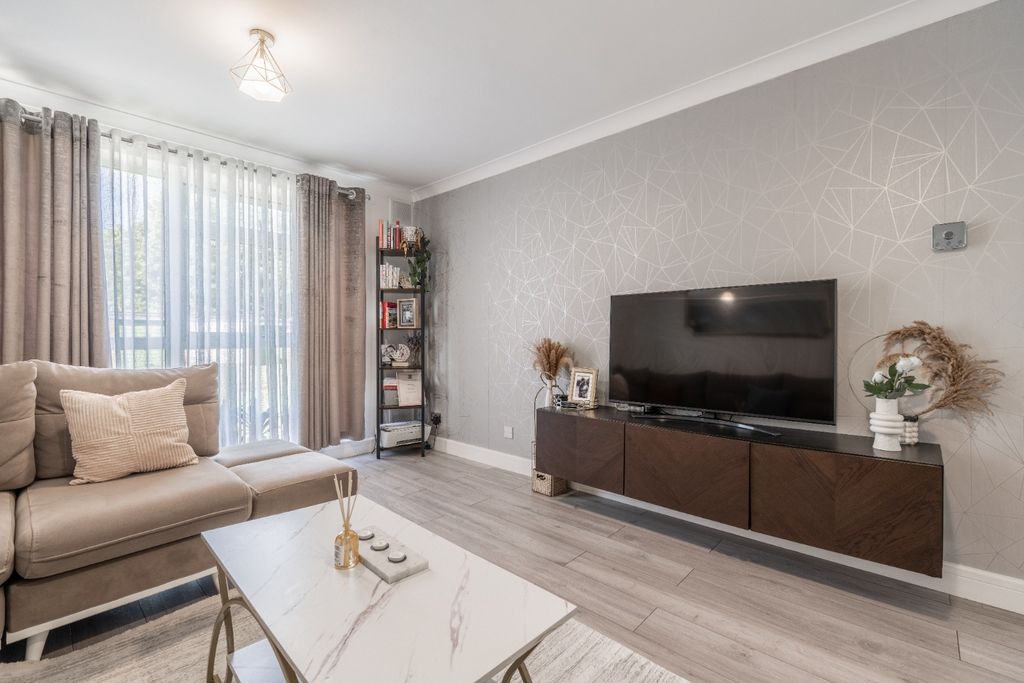 Property photo 3 of 14 2721033