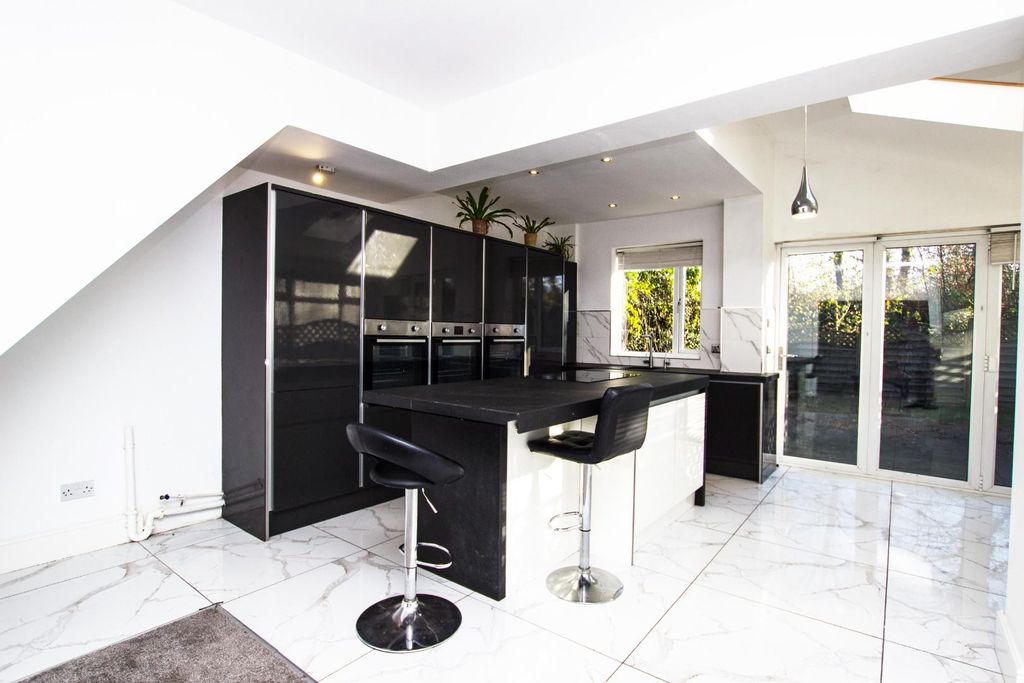 Property photo 1 of 27