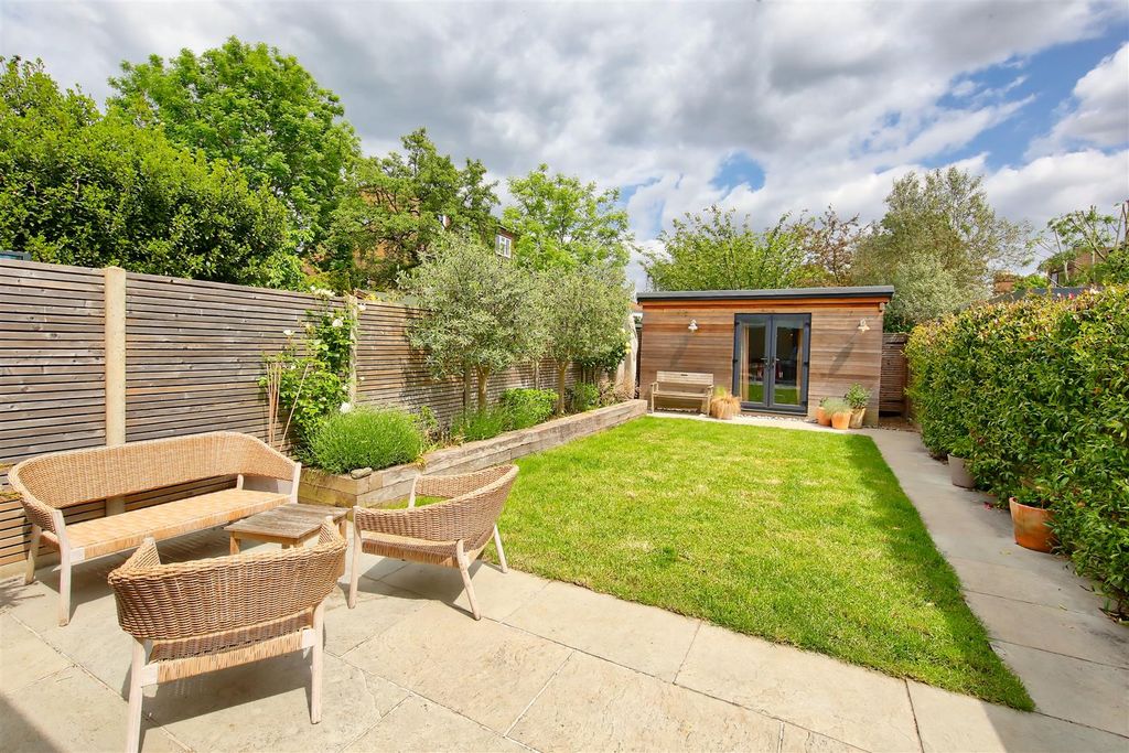 Property photo 1 of 16