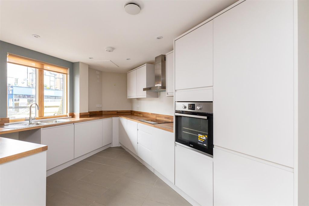 Property photo 3 of 16 Untitled-1709.Jpg