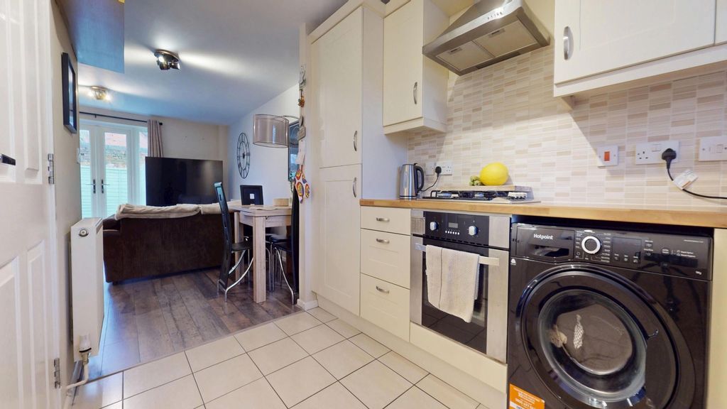 Property photo 2 of 19 4811061