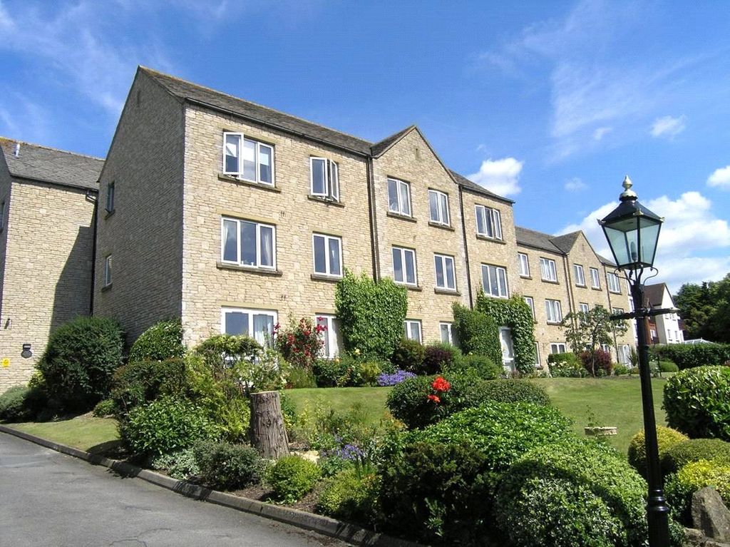 Property photo 1 of 9 27 Bredon Court