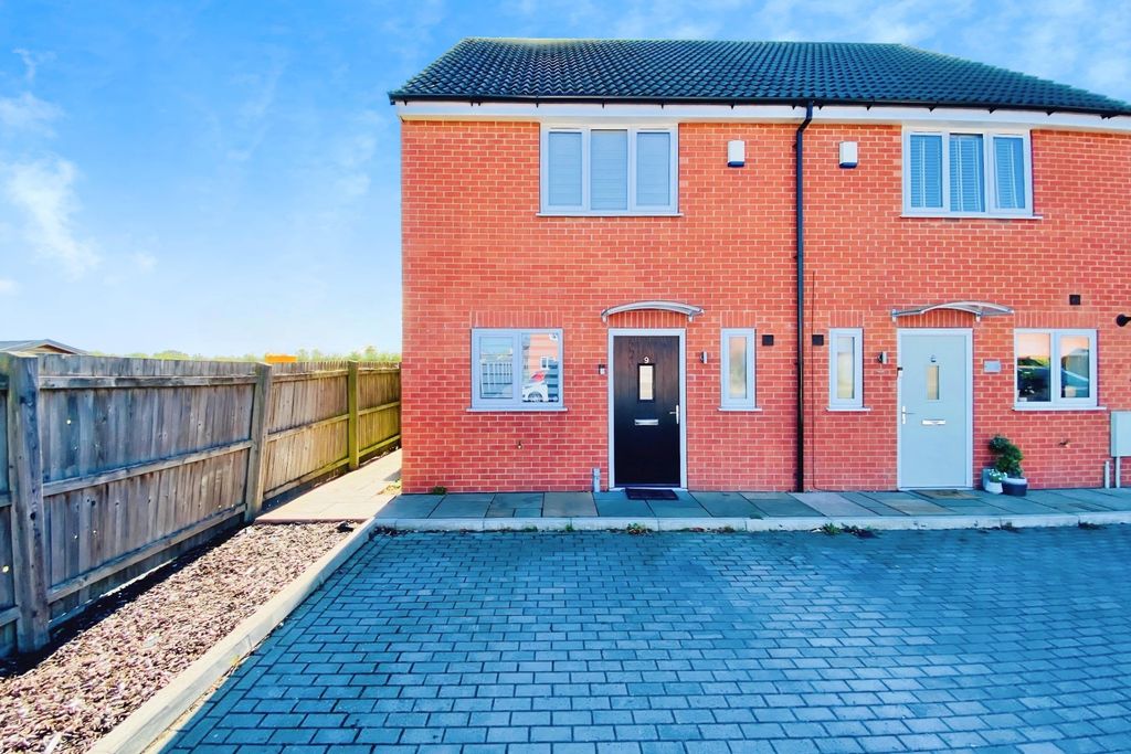 Property photo 2 of 8