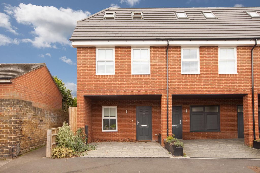 Property photo 1 of 16 Photo 0