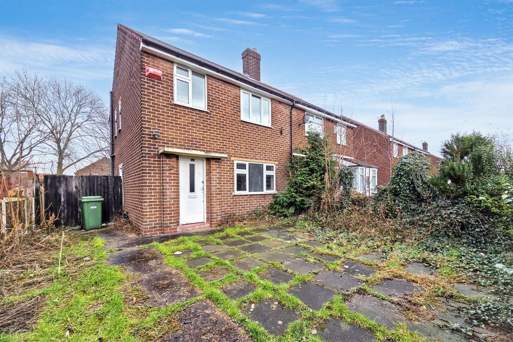 Property photo 2 of 20 18 Shaftesbury Gardens, Flixton M41 6Np