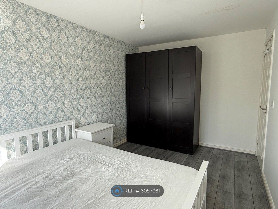 Property photo 3 of 16 Double Bedroom