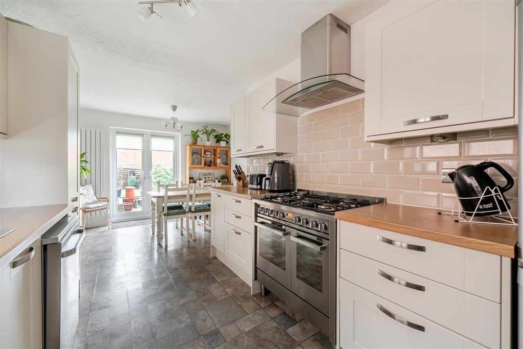 Property photo 2 of 19 1407878-14-69846ba401A4c.Jpg