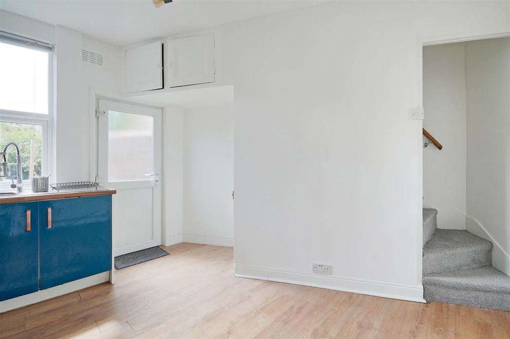 Property photo 3 of 12 Kitchen 2.Jpg
