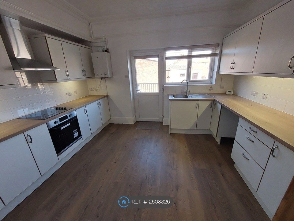Property photo 2 of 11 Kitchen
