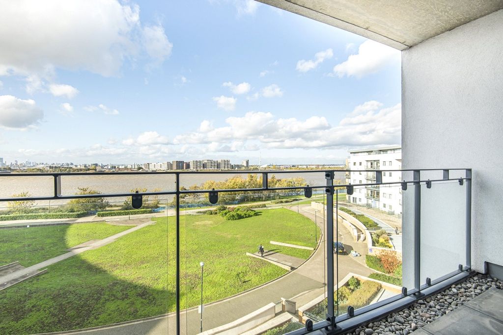 Property photo 1 of 8 Balcony