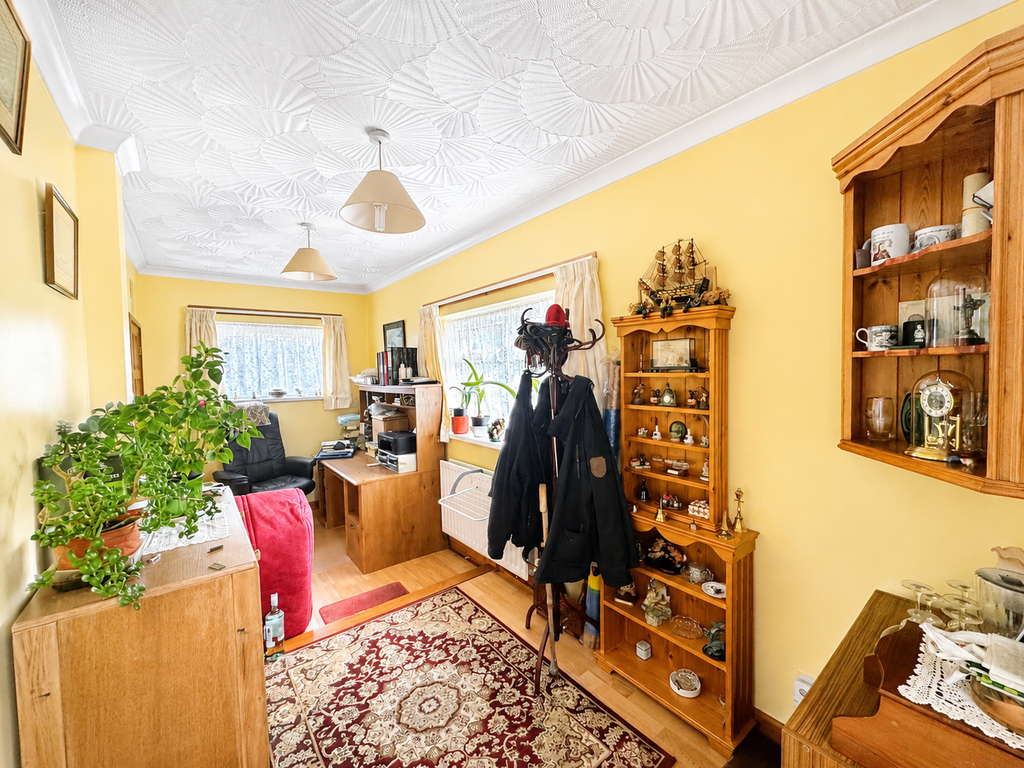 Property photo 2 of 18 Entrance Porch