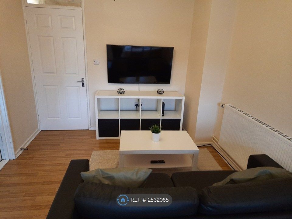 Property photo 1 of 18 Living Room