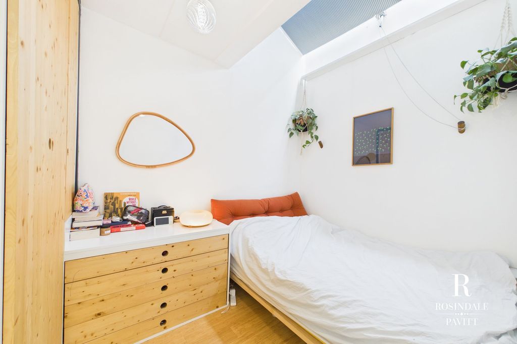 Property photo 3 of 25