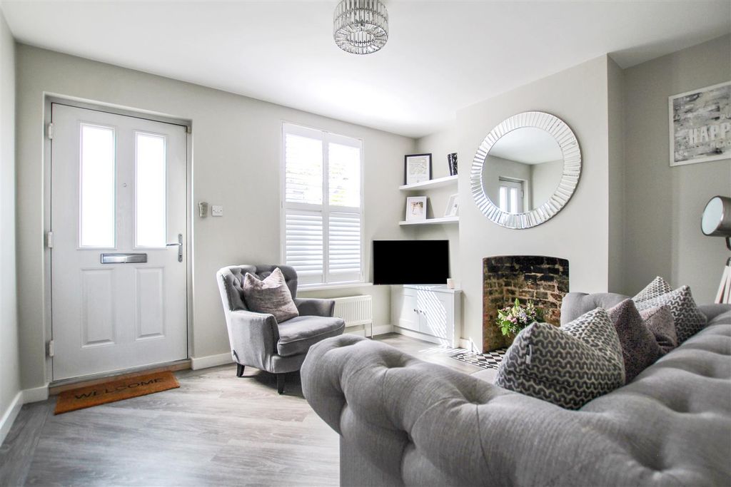 Property photo 2 of 20