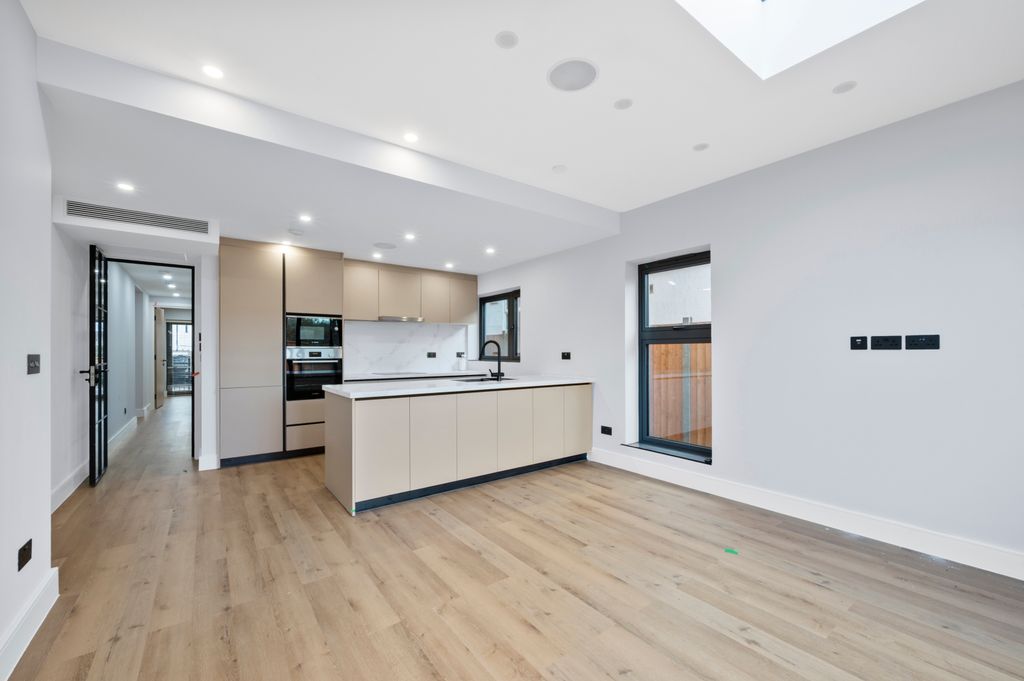 Property photo 2 of 19 Picture No. 52