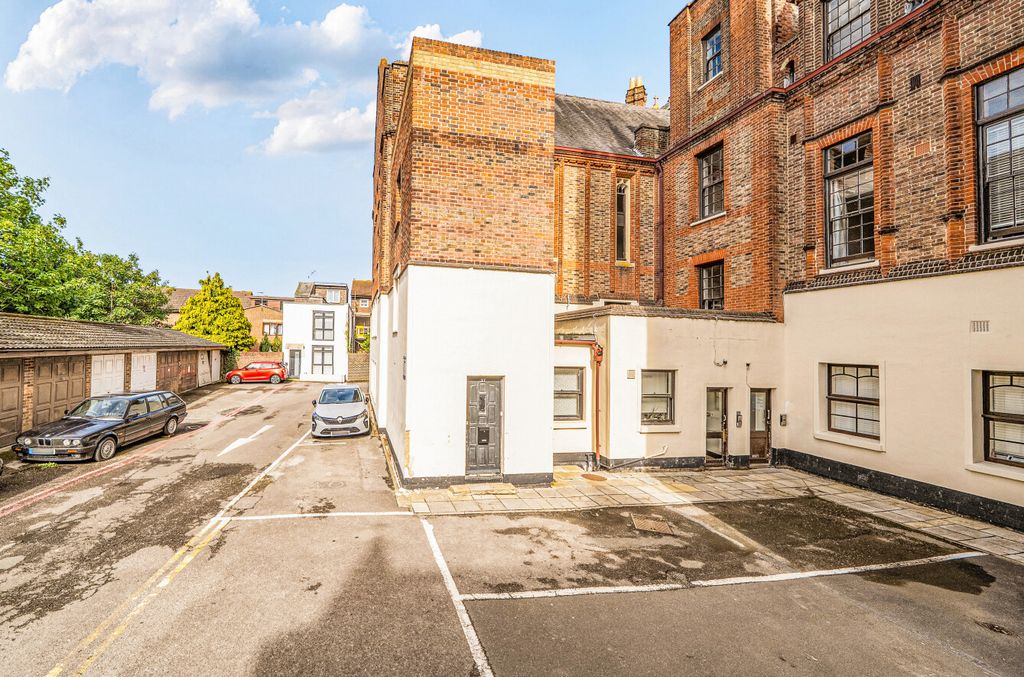 Property photo 1 of 11 1463701-20-6A06E5...