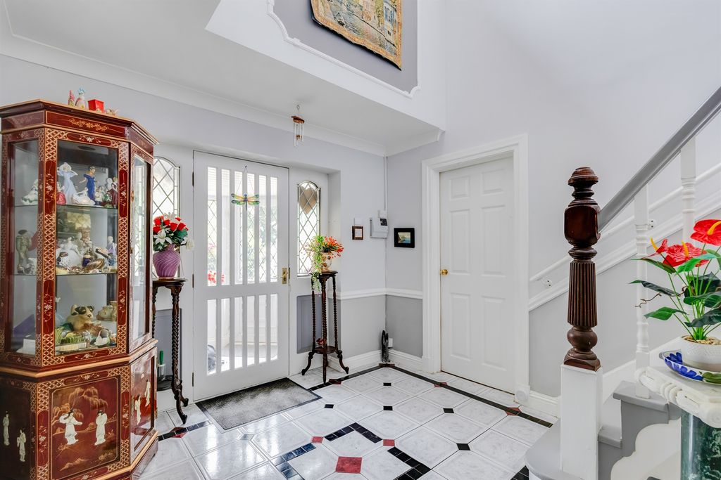 Property photo 3 of 34