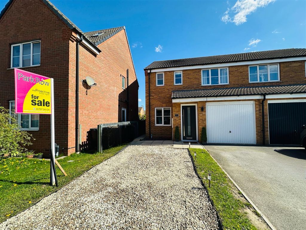 Property photo 1 of 19 Front