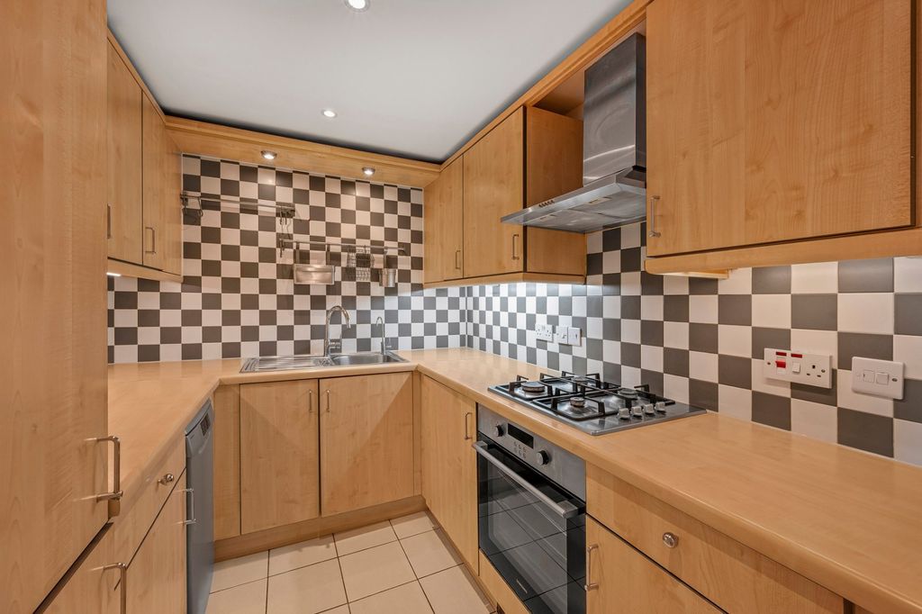 Property photo 3 of 14